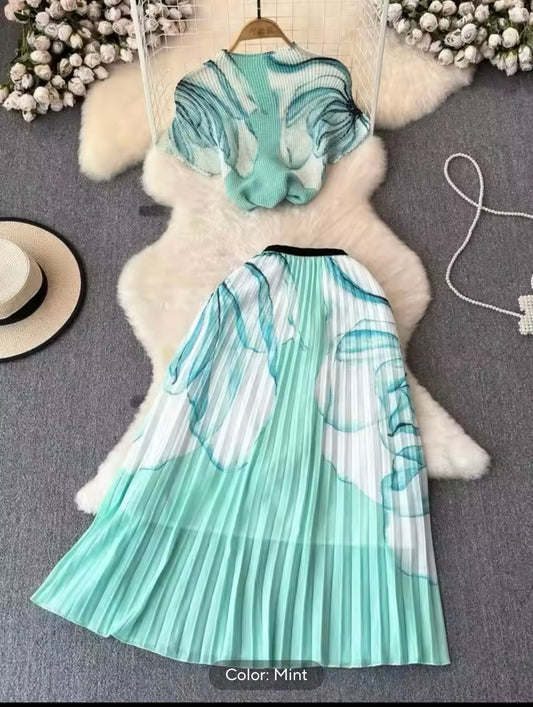 Green / White Pleated Skirt Set